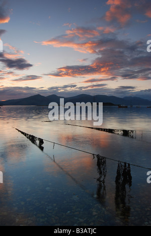 Berge von Ardgour angesehen bei Sonnenuntergang aus Port Appin, Argyll, Schottland, Großbritannien. Stockfoto