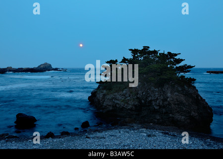 Shikinejima Insel, Mondaufgang am Kamanoshita beach Stockfoto