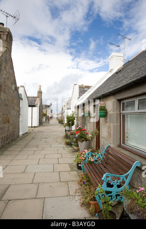 Häuser, Gärten, Schuppen in Footdee, St Fittick oder Fittie, Aberdeen, Schottland, UK. Fittie Plätze, ein Modell Gehäuse Beihilferegelung für Fischer, die im Jahre 1809 erbaut. Stockfoto