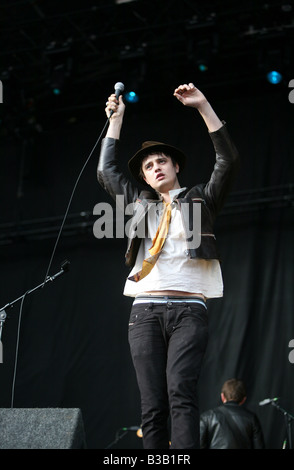 Pete Doherty von den Babyshambles auf der Bühne beim V Festival in Hylands Park Chelmsford Essex Stockfoto