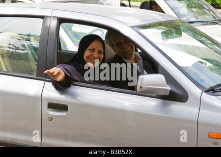 Iranische paar Fahrt in einem Auto in Teheran-Iran Stockfoto