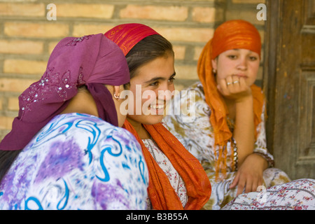 Junge usbekische Frauen in Buchara Usbekistan Stockfoto