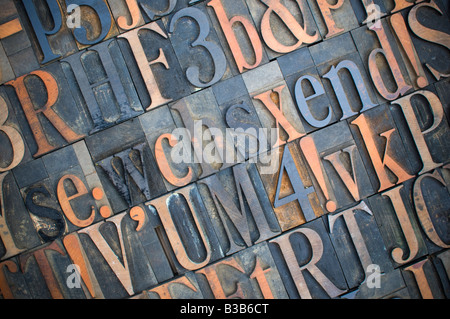 Eine Auswahl an alten hölzernen Buchdruck drucken Druckbuchstaben. Stockfoto