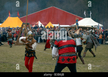 Mittelalter gekleidete Ritter in der Schlacht bei Land Samobor Kroatien Europa fair Stockfoto