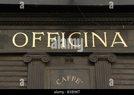 Alte Schilder und Gebäude-Dekor Stockfoto