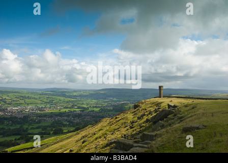 Lunds Turm, Earl Crag, in der Nähe von Cowling, North Yorkshire, England UK Stockfoto