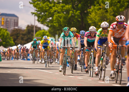 ARLINGTON VIRGINIA USA 8. jährlichen CSC Invitational Pro Am Fahrrad Straßenrennen in Clarendon Stockfoto