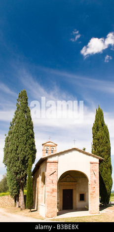 Kirche auf dem Weg nach San Quirico, Valle de Orcia, Toskana, Italien Stockfoto