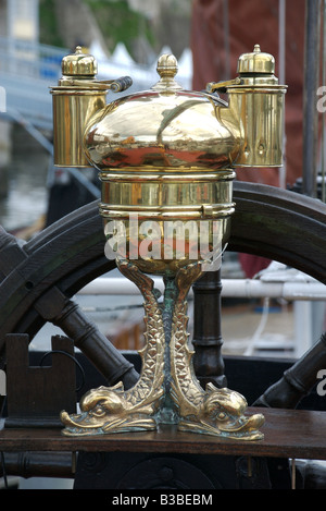 Fisch-Figuren Doppelblock und Rad an Bord der John William Hull - ein Humber Segeln Lastkahn, Brest 08 Maritime Festival, Frankreich Stockfoto