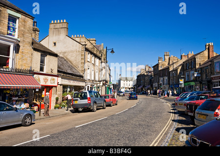 Blick auf die High Street, Market Place, Pferdemarkt und Galgate in Barnard Castle, County Durham, England, Großbritannien Stockfoto