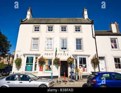 Kleine bunte britische Post am Barnard Castle, County Durham, England UK Stockfoto