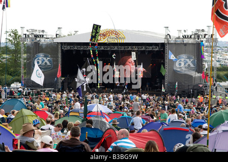 Gesamtansicht von Publikum und Bühne Fairport Cropredy Convention Musik Festival 2008 in der Nähe von Banbury England UK Stockfoto