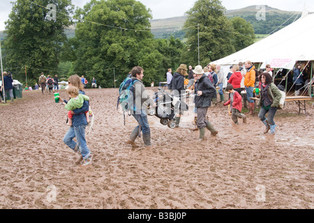 Das Bierzelt und die Bar auf der Greenman Festival 2008 Glanusk Park Brecon Beacons Wales U K Stockfoto