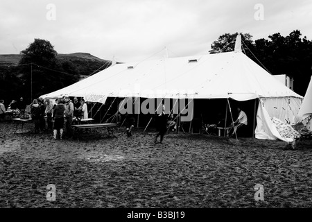 Das Bierzelt und die Bar auf der Greenman Festival 2008 Glanusk Park Brecon Beacons Wales U K Stockfoto