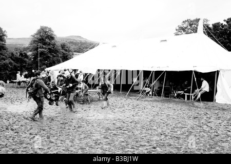 Das Bierzelt und die Bar auf der Greenman Festival 2008 Glanusk Park Brecon Beacons Wales U K Stockfoto