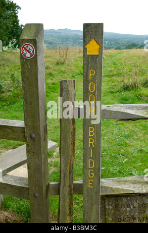 Ein Schild Richtung Pooh Bridge Stockfoto