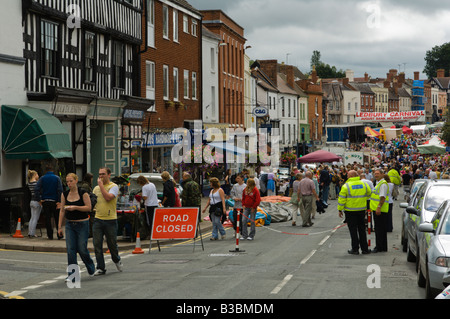 Ledbury High Street während des Karnevals Stockfoto