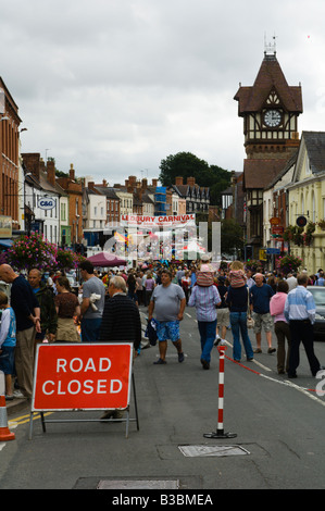 Ledbury High Street während des Karnevals Stockfoto