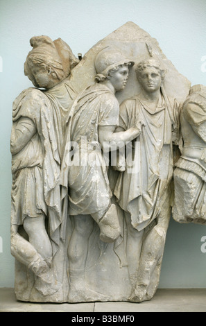 Detail des Telephos Frieses zeigt als Telephos Arme von Auge im Pergamon Museum in Berlin, Deutschland erhält Stockfoto