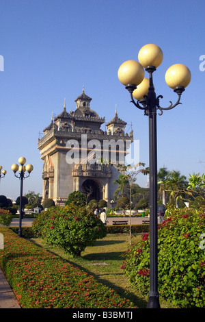 Der Patuxai - Victory Monument am nördlichen Ende der Lane Xang Avenue in der Stadt Vientiane Stockfoto