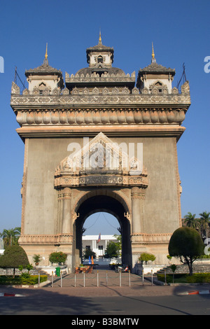 Der Patuxai - Victory Monument am nördlichen Ende der Lane Xang Avenue in der Stadt Vientiane Stockfoto