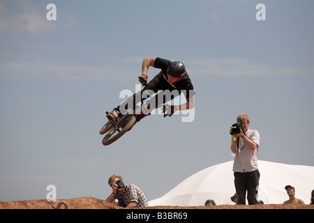 BMX-Fahrer beim Red Bull Imperium von Schmutz Wettbewerb 26. Juli 2008 Devon UK Stockfoto