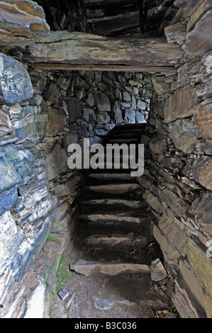 Piktische internen Schritte, Dun Troddan, Broch. Gleann Beag, in der Nähe von Glenelg, Skye und Lochalsh, Schottland, Vereinigtes Königreich, Europa. Stockfoto