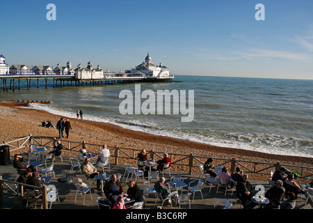 England, East Sussex, Eastbourne. Eastbourne Pier ist ein am Meer Vergnügen Pier an der Südküste von England. Stockfoto