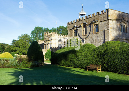 England, Dorset, Thorncombe. Forde Abbey ist Teil der Grenze zwischen Dorset und Somerset. Seine elegante ehemalige Zisterzienserkloster und seinen 30 Hektar Award preisgekrönten Gärten befindet sich in ein Gebiet von außergewöhnlicher natürlicher Schönheit machen es zu einem führenden touristischen Standorten West Dorset. Stockfoto