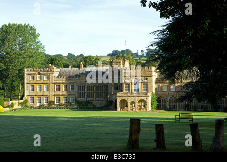 England, Dorset, Thorncombe. Forde Abbey ist Teil der Grenze zwischen Dorset und Somerset. Seine elegante ehemalige Zisterzienserkloster und seinen 30 Hektar Award preisgekrönten Gärten befindet sich in ein Gebiet von außergewöhnlicher natürlicher Schönheit machen es zu einem führenden touristischen Standorten West Dorset. Stockfoto