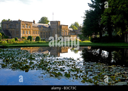 England, Dorset, Thorncombe. Forde Abbey ist Teil der Grenze zwischen Dorset und Somerset. Seine elegante ehemalige Zisterzienserkloster und seinen 30 Hektar Award preisgekrönten Gärten befindet sich in ein Gebiet von außergewöhnlicher natürlicher Schönheit machen es zu einem führenden touristischen Standorten West Dorset. Stockfoto