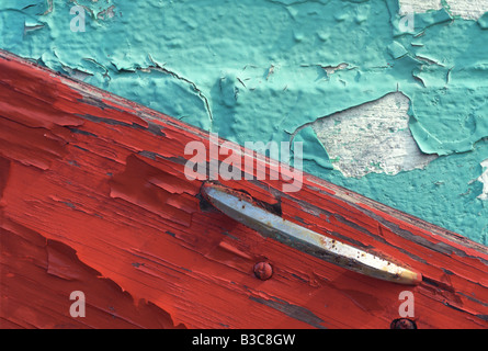 Abblätternde Farbe auf Altbau & Tür Detail Stockfoto