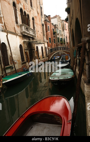 Foto aufgenommen von Booten in einem Kanal in Venedig Italien Stockfoto