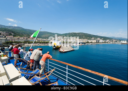 Blick auf den Hafen von Bastia vom Deck der Moby Lines Autofähre, Korsika, Frankreich Stockfoto