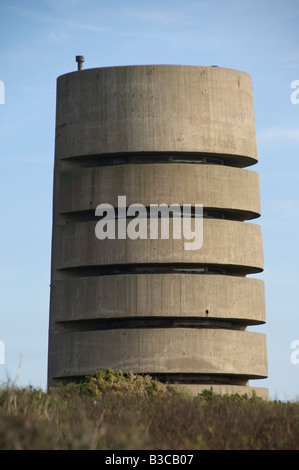 Deutschen Turm am Lihou Punkt Guernsey, Channel Islands. Porträt-Ernte. Stockfoto