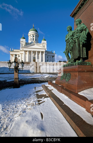 Europa, Finnland, Helsinki, lutherische Kathedrale im Winterschnee Stockfoto