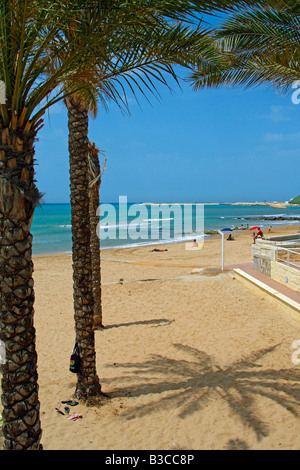 Strand von Marina di Ragusa, Sizilien, Italien Stockfoto