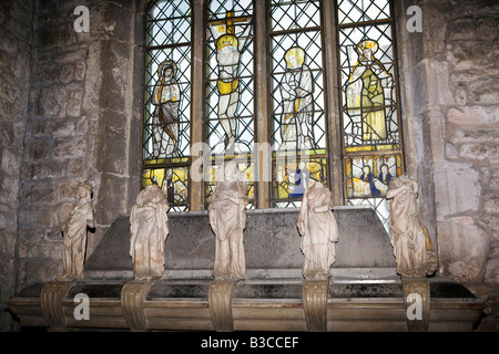 UK Derbyshire Chesterfield Ault Hucknall St John the Baptist Church Anne Keighley Denkmal und mittelalterlichen Fenster Stockfoto