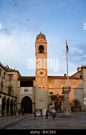 Der Glockenturm an der Stradum ay Sonnenuntergang Dubrovnik in Kroatien Stockfoto