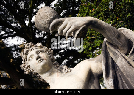 UK Derbyshire Hardwick Hall Gardens klassische Statue des Bacchus Stockfoto