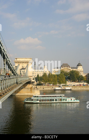 Blick vom Széchenyi Kettenbrücke in Budapest, Ungarn Stockfoto