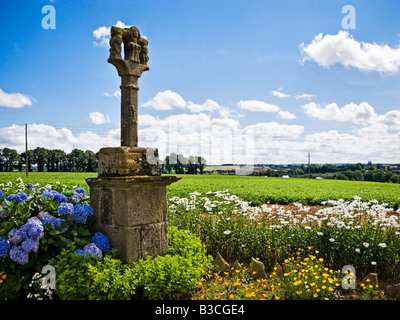 Einem Straßenrand Kalvarienberg in Frankreich Europa Stockfoto