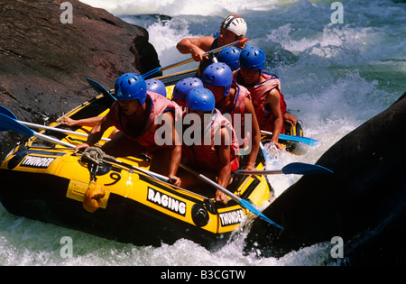 Australien, Queensland. Wildwasser-rafting auf dem Tully River in der Nähe von Cairns. Stockfoto