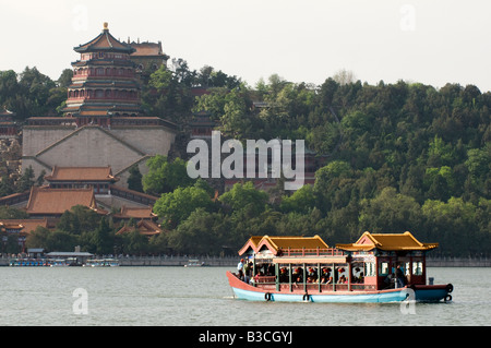 China, Peking, Sommerpalast - UNESCO-Weltkulturerbe. Mit der Fähre über Kunming See. Stockfoto