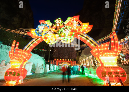 China, Peking, Longqing Schlucht Tourist Park. Eis Skulpturen Festival Anzeige der Nacht Zeit Illuminationen. Stockfoto