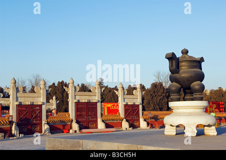 China, Peking, Ditan Park. Tempel-Tore und Monument. Stockfoto