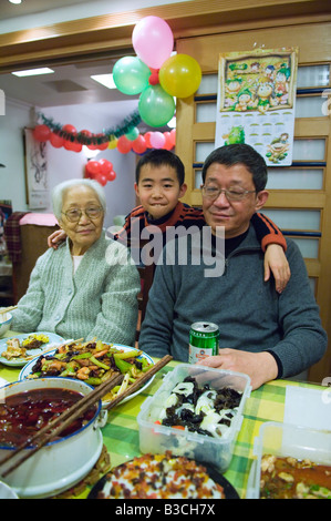 China, Peking. Chinesische Neujahr Frühlingsfest Abendessen mit der Familie feiern. Stockfoto