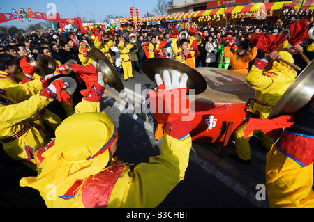 China, Peking. Changdain Straßenfest - Chinesisches Neujahr Frühlingsfest - Darsteller Trommeln. Stockfoto