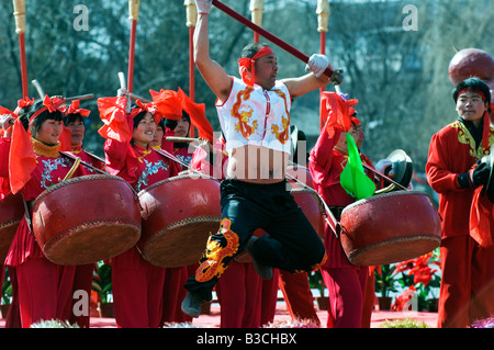 China, Peking. Chinese New Jahr Frühlingsfest - Feierlichkeiten in Zhen Grand View Garden. Eine Replik eines kaiserlichen Familie Gartens der bekannten chinesischen Roman A Traum der Roten Kammer von Cao Xueqin Qing Dynastie Schriftsteller beschrieben. Stockfoto