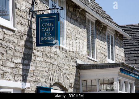 Der National Trust Tea Rooms in der Dorf Corfe Castle Dorset UK Stockfoto